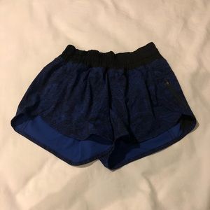 Lululemon Tracker Shorts Blue and Black Paisley 4